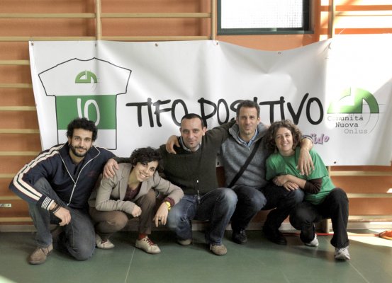 ROZZANO: IO TIFO POSITIVO, PROGETTO DI GIOCO-TIFO NELLA SCUOLA MEDIA LUINI FALCONE. LO STAFF IO TIFO POSITIVO
PER TOGNOLATTI-STIMOLO