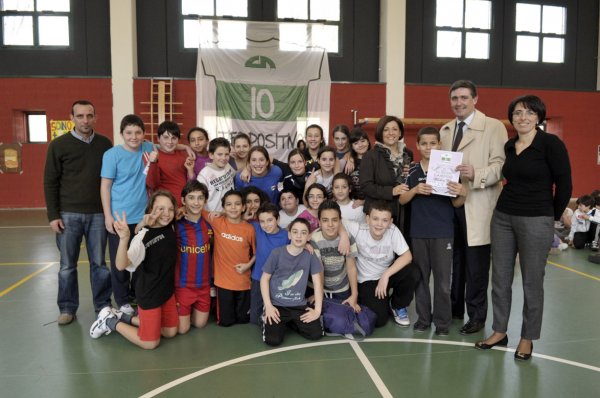 ROZZANO: IO TIFO POSITIVO, PROGETTO DI GIOCO-TIFO NELLA SCUOLA MEDIA LUINI FALCONE. LA PREMIAZIONE DELLA CLASSE IE CON IL SINDACO MASSIMO D'AVOLIO
PER TOGNOLATTI-STIMOLO